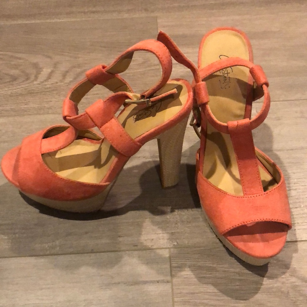 Peach/pink heeled Sandals